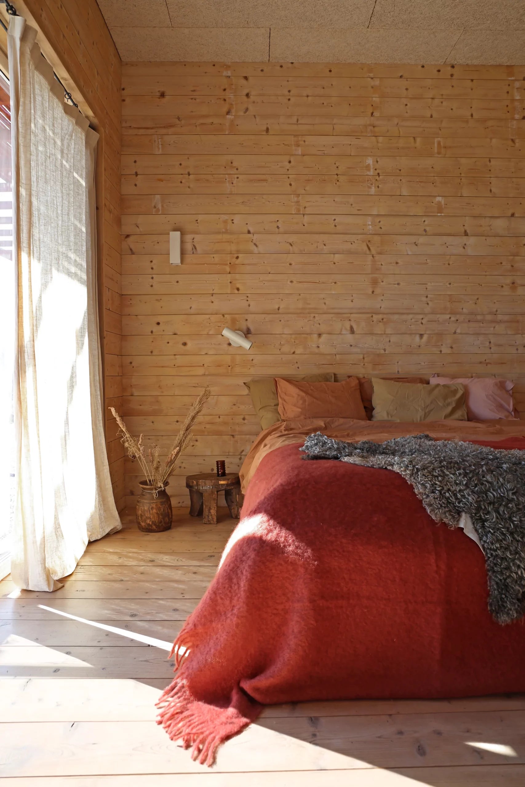 STACKELSBERG MOHAIR ULLARTEPPI ROLLED FRINGE CHILLI 130X17