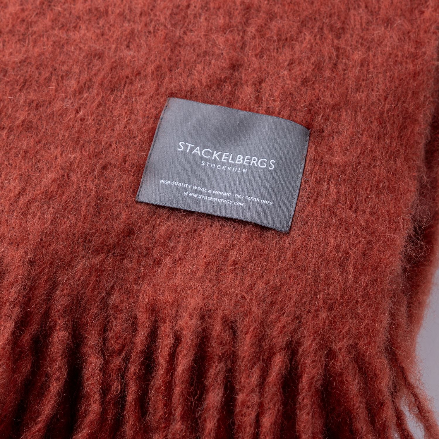 STACKELSBERG MOHAIR ULLARTEPPI ROLLED FRINGE CHILLI 130X17
