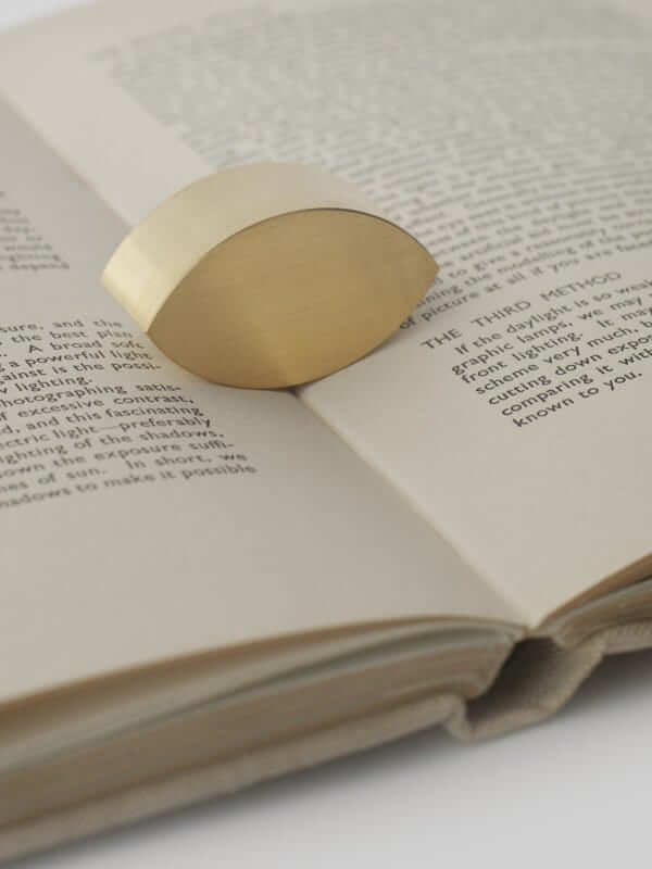 LÓÐ ALMOND BRASS