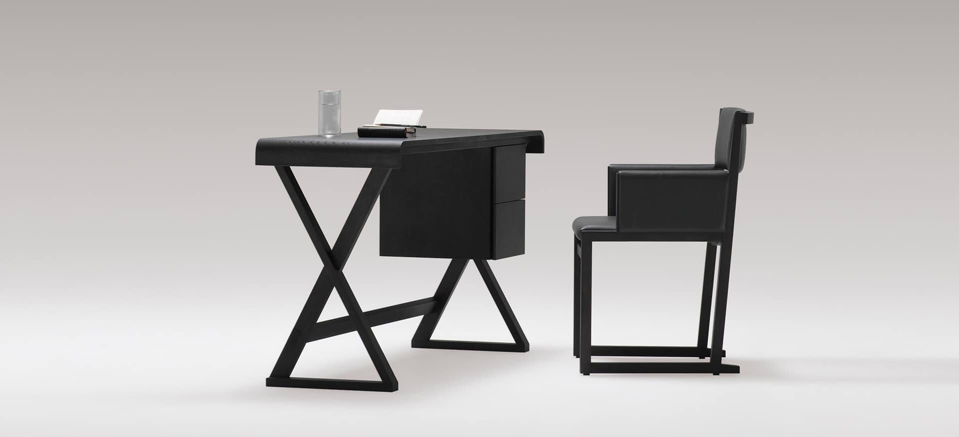 CAMERICH BETTY SKRIFBORÐ Í SVARGRÁRRI EIK 74x46x134 cm