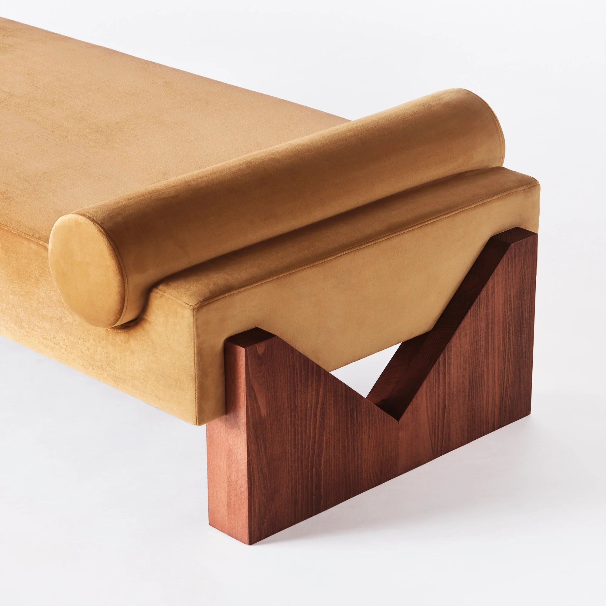 V LEGUBEKKUR YELLOW VELVET