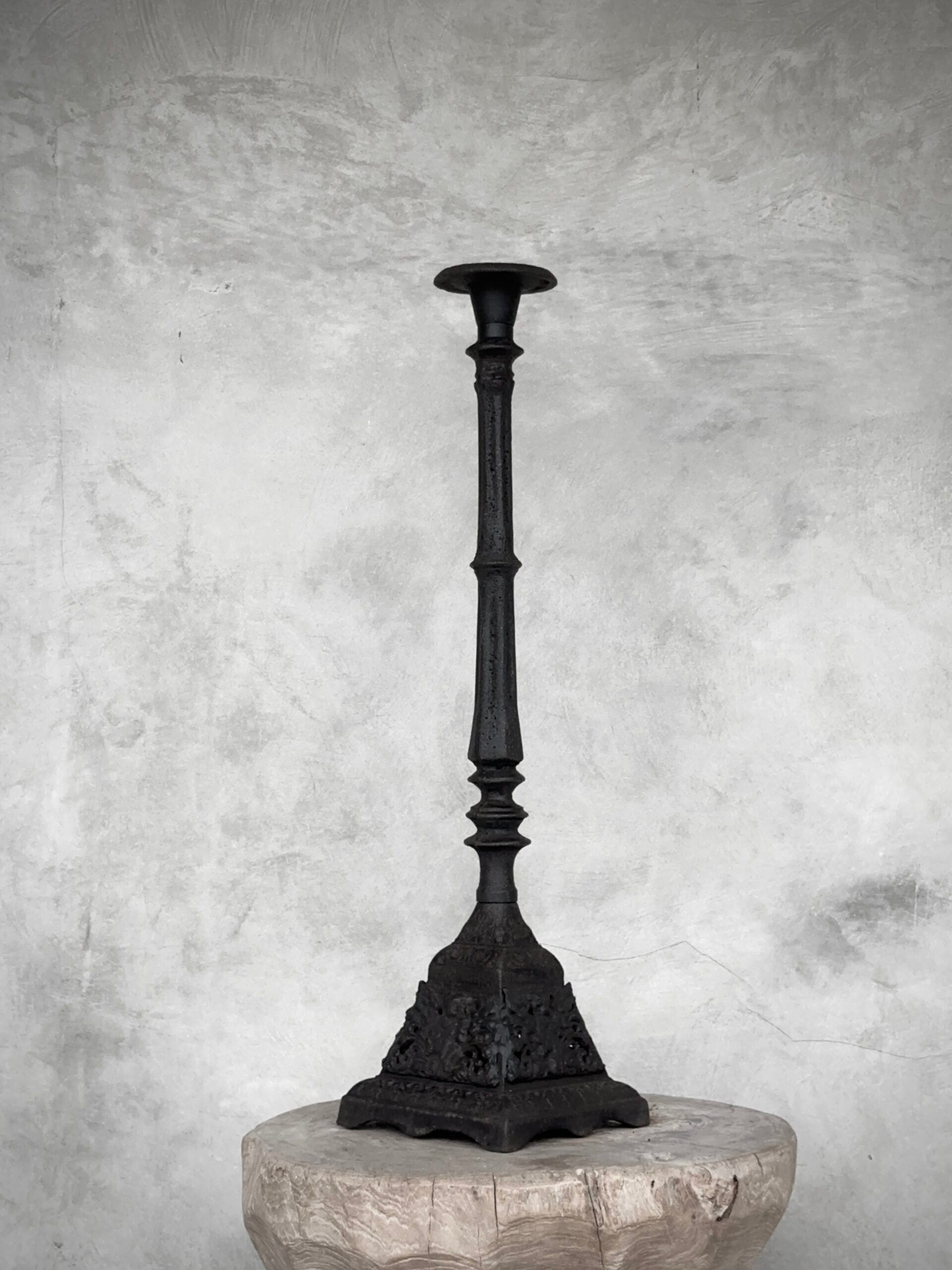 NOORI OBJECTS CHETAL KERTASTJAKI
