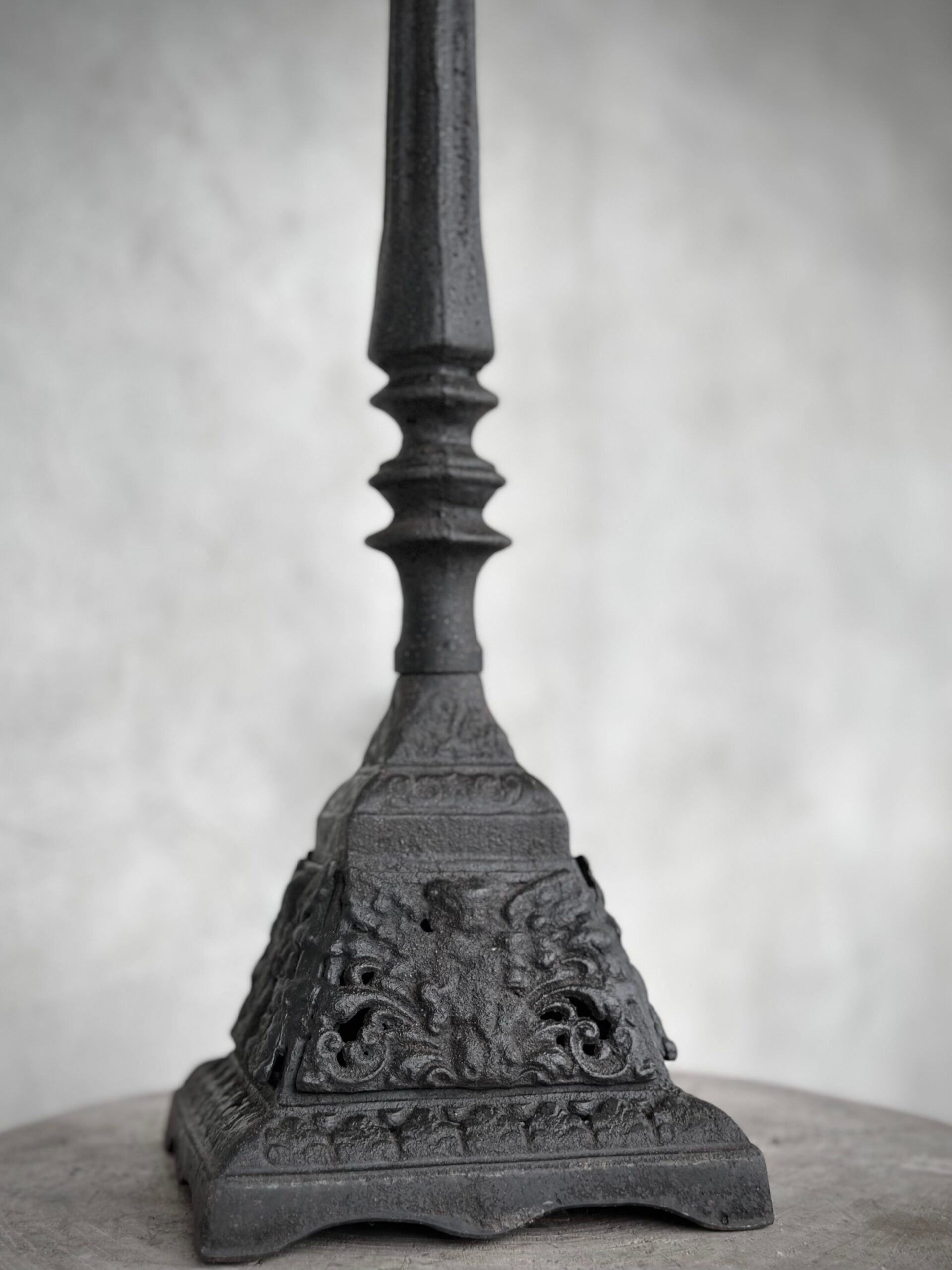 NOORI OBJECTS CHETAL KERTASTJAKI