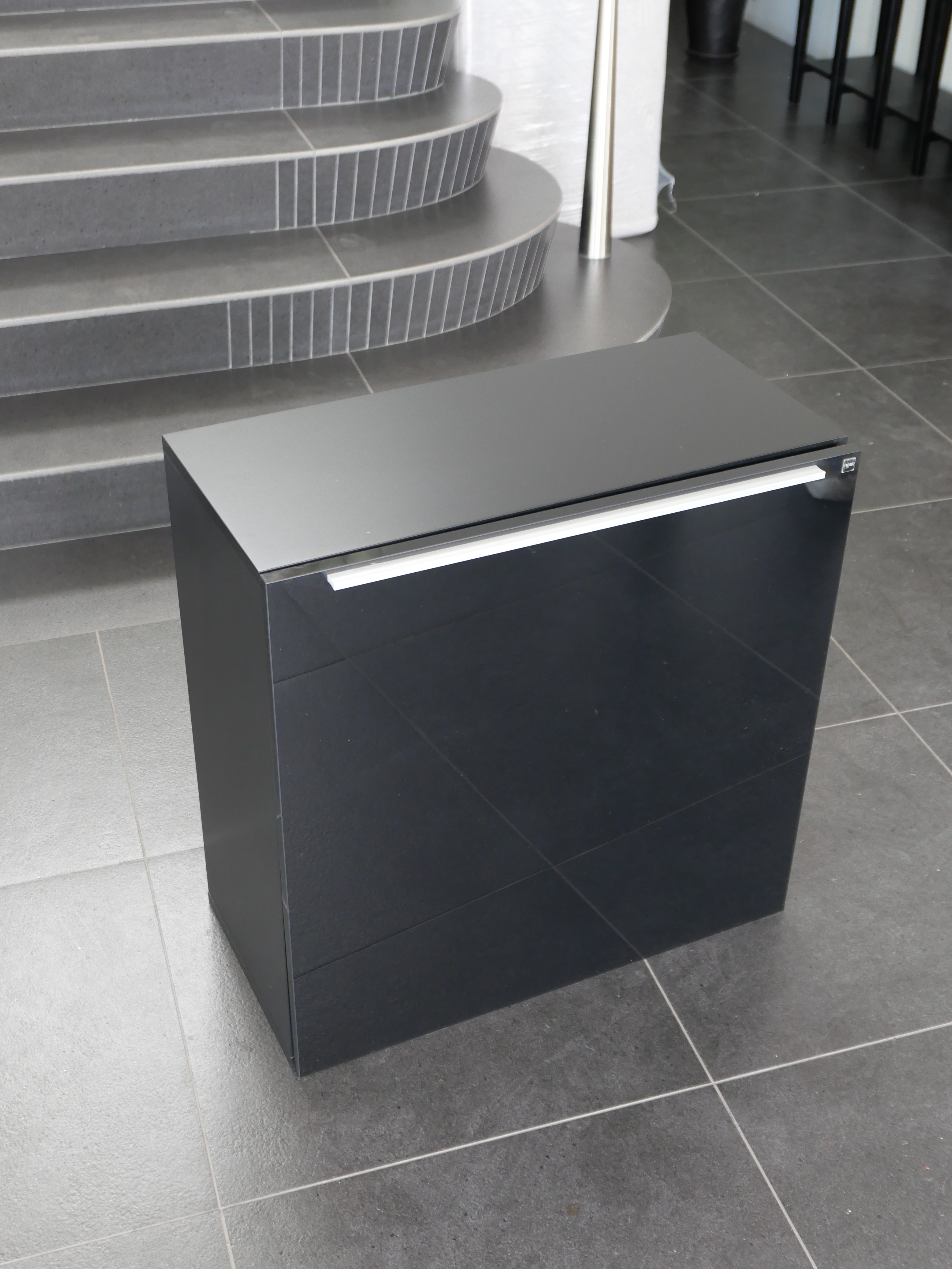 HULSTA SKÁPUR 70X34X70CM