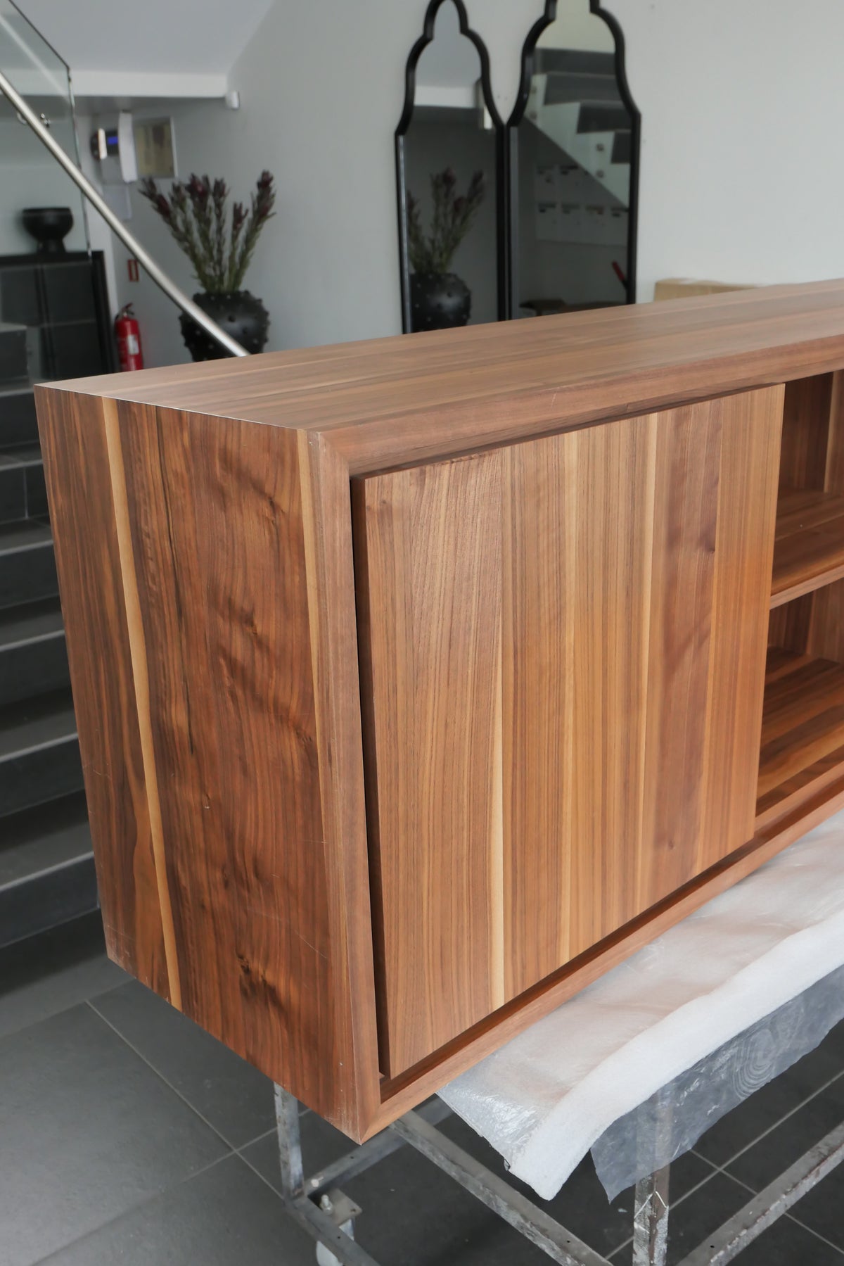 TV-SKÁPUR HNOTA 180X60CM