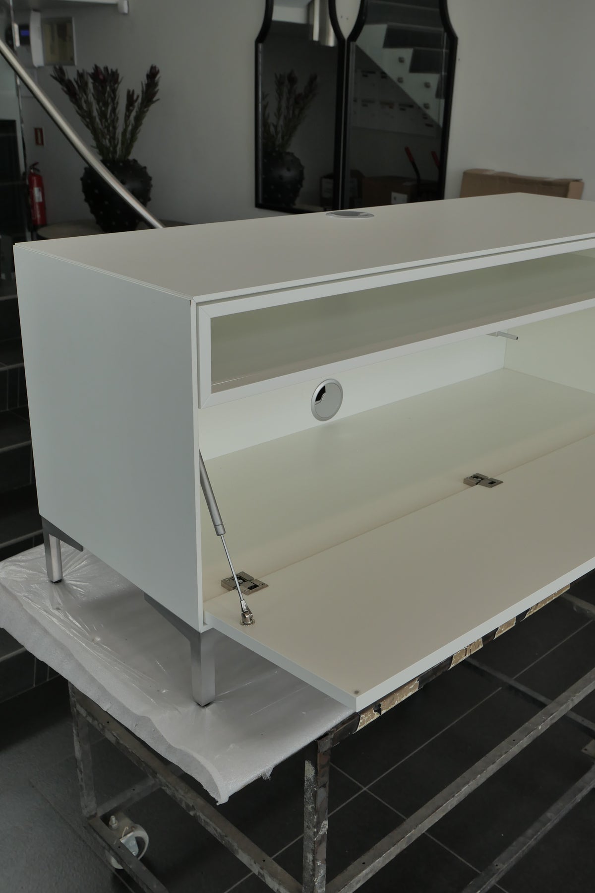TV-SKÁPUR 128X45CM