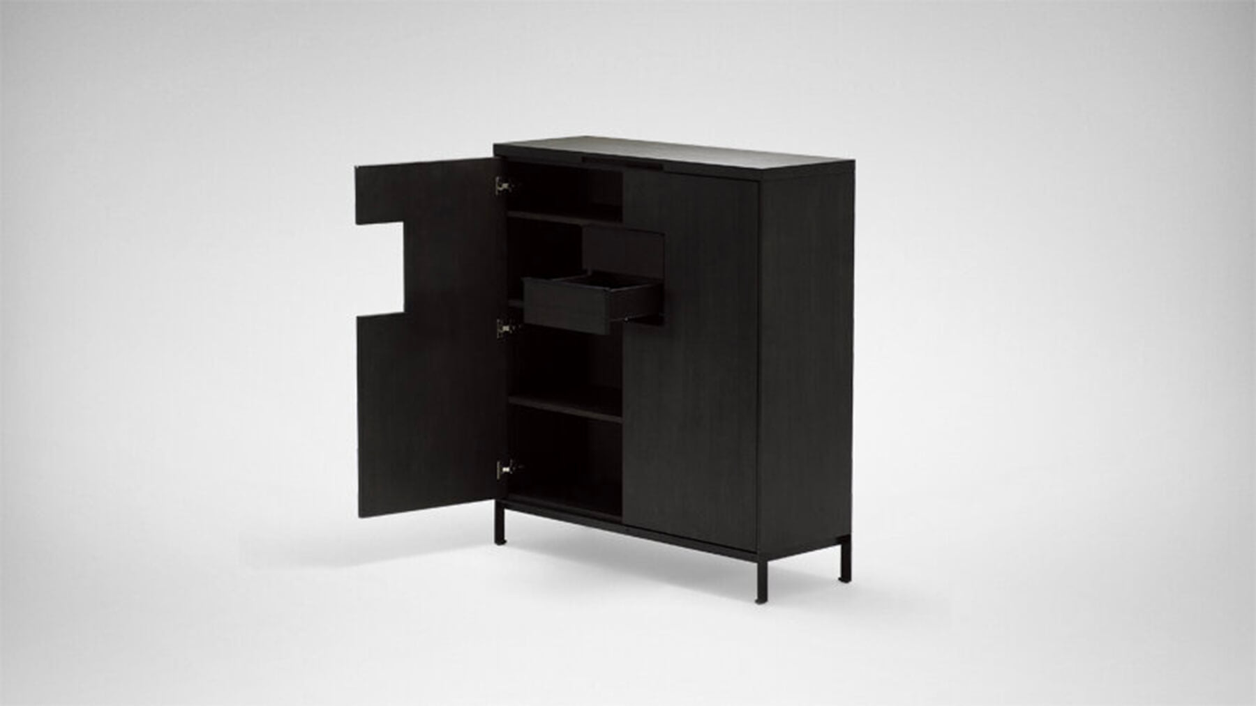 CAMERICH MAX SKÁPUR Í SVARGRÁRRI EIK