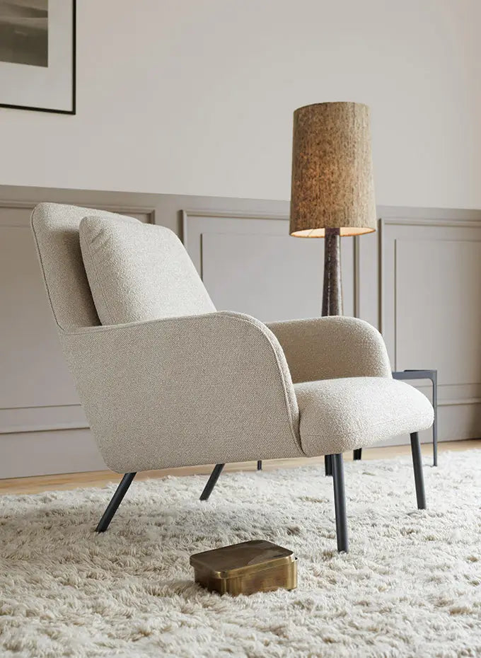 SITS OLIVER ARMSTÓLL Í ÁKLÆÐI