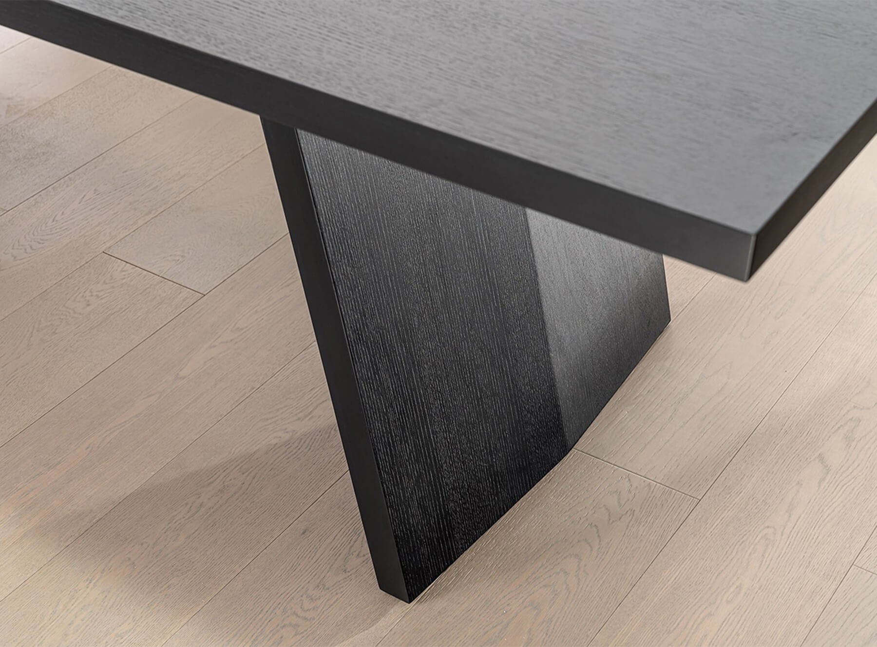 CAMERICH PI BORÐSTOFUBORÐ Í SVARGRÁRRI EIK 105x280 cm