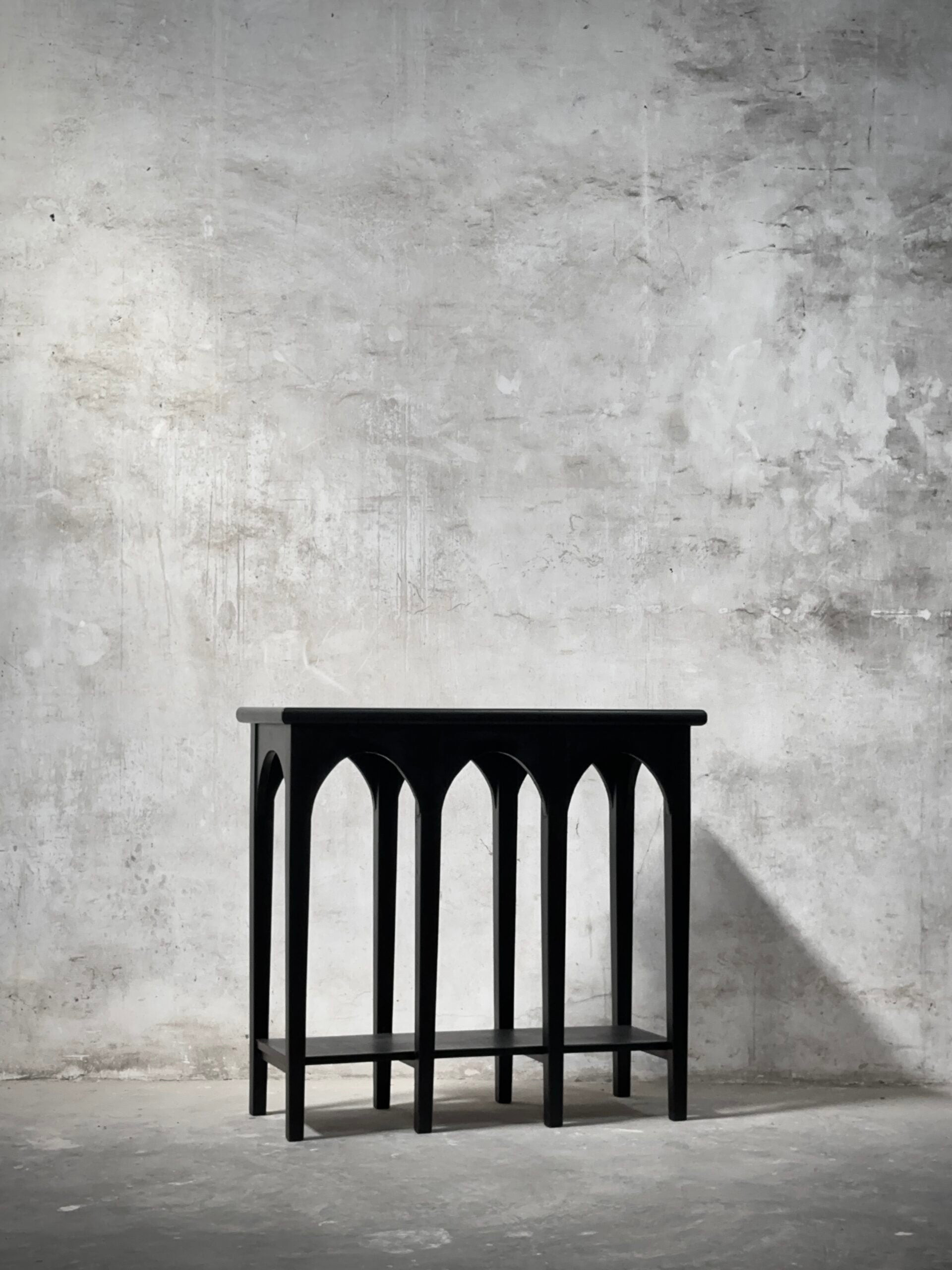 TUDOR GANGABORÐ LÍTIÐ 80X40X85 CM