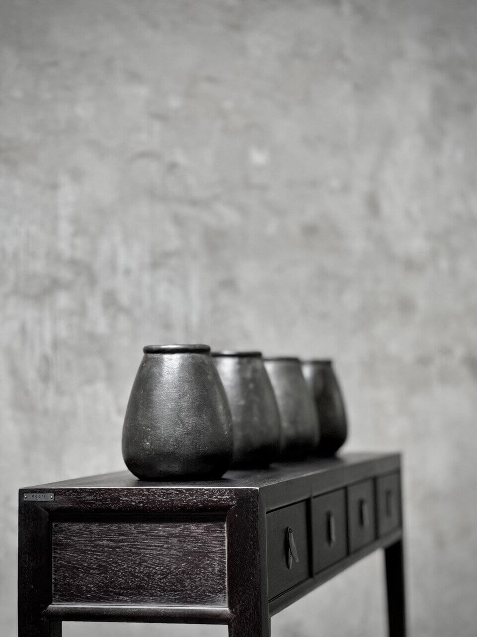BONG GANGABORÐ M/SKÚFFUM SVART 131X36