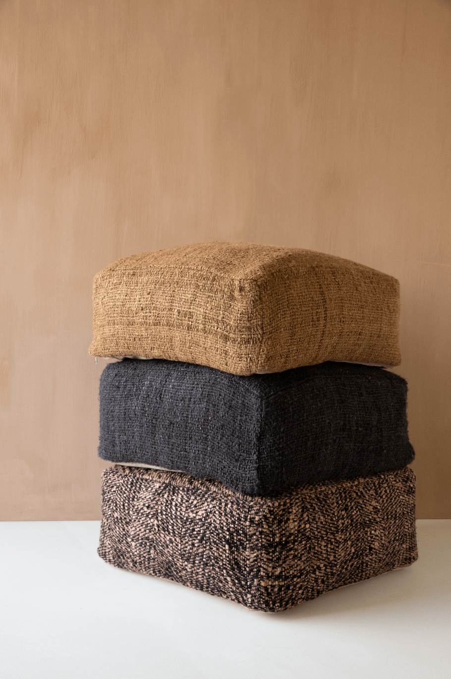 PULLA BEIGE BLACK 60 CM