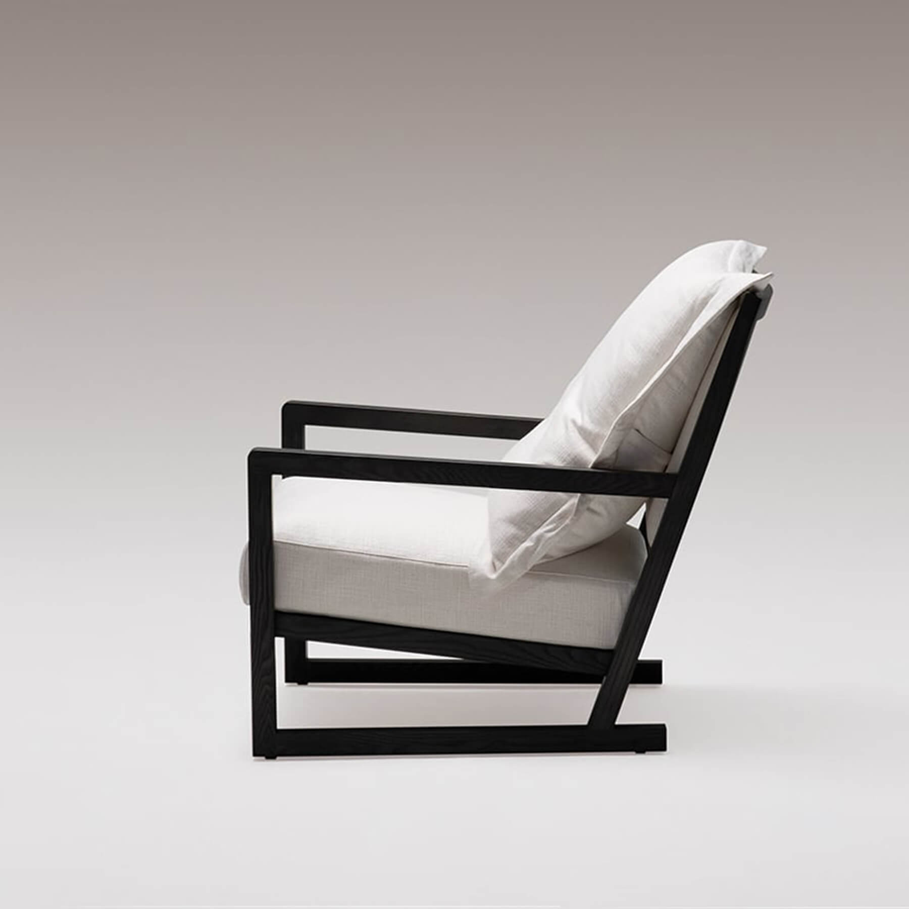 CAMERICH SIMON ARMSTÓLL Í ÁKLÆÐI