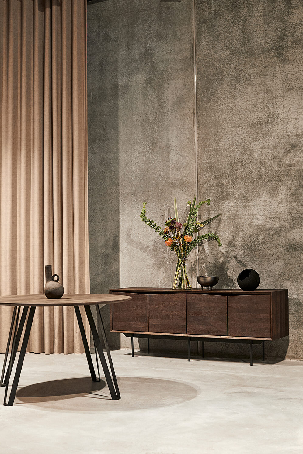 MUUBS BORÐSTOFUBORÐ REYKT EIK 150cm