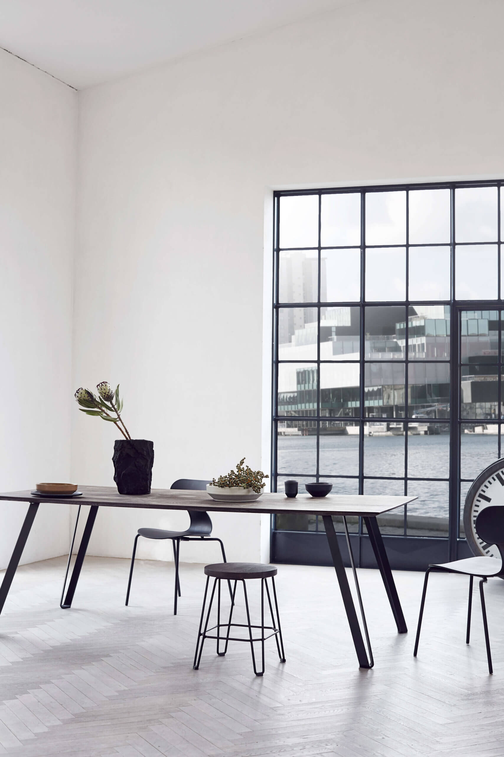 MUUBS SPACE BORÐSTOFUBORÐ REYKT EIK 100x220cm