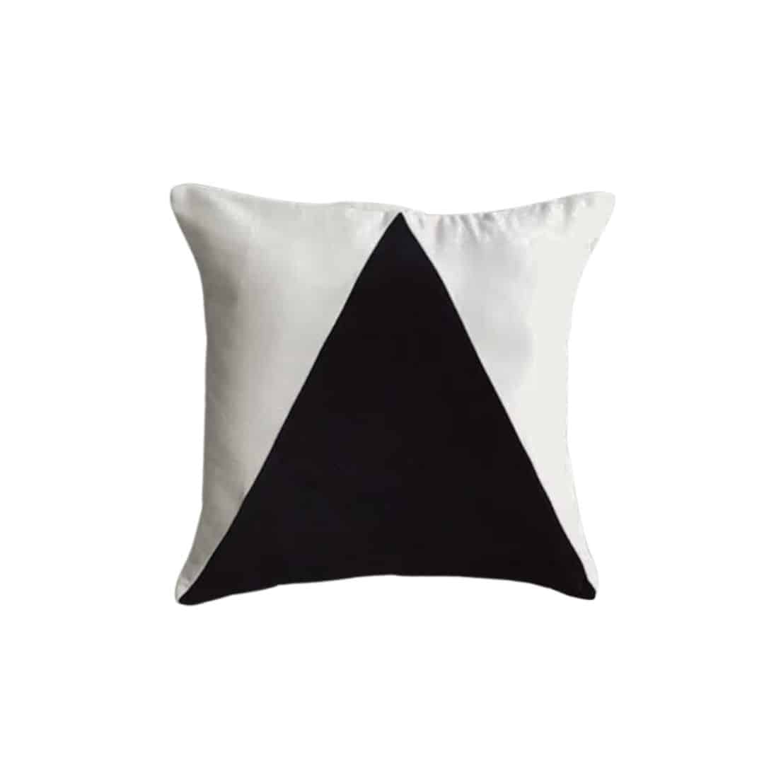 PÚÐI MAXIME VELVET OFF WHITE/BLACK