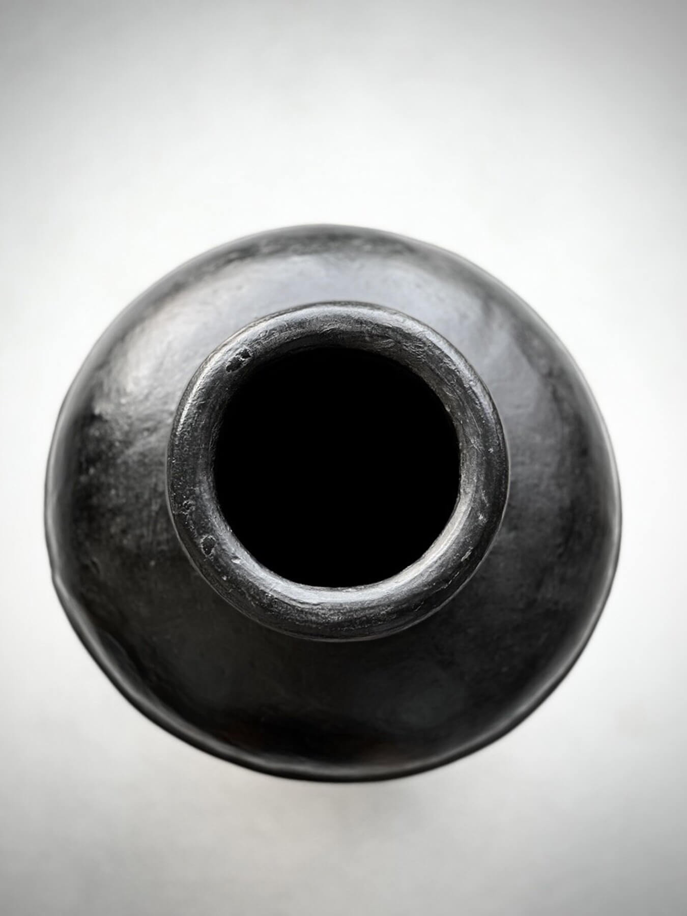 NOORI OBJECTS BOWO VASI SVARTUR Ø40 x H51 cm