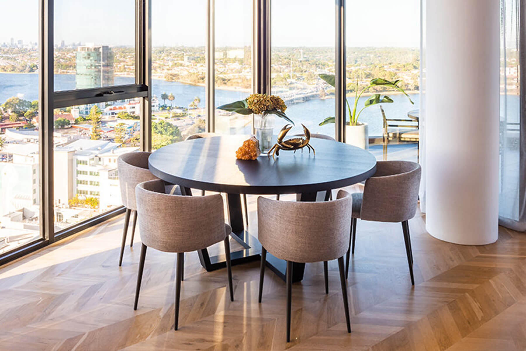 CAMERICH DOMO HRINGBORÐ Í SVARGRÁRRI EIK 135cm